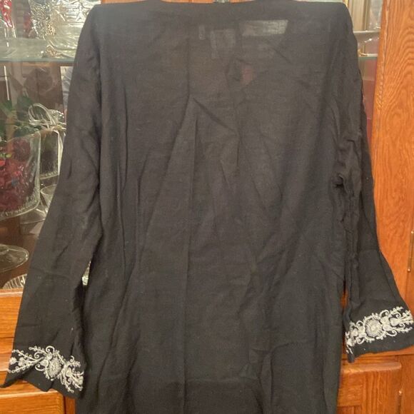 White House BlackMarket size medium cover, black with white stitching - Picture 10 of 10